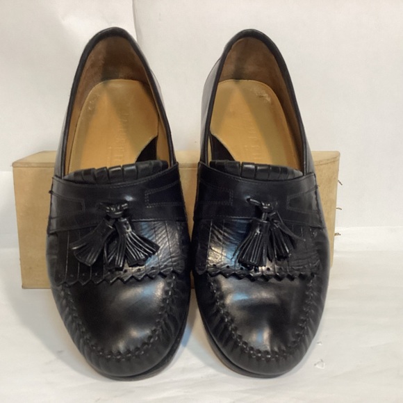 Johnston and Murphy leather tassel loafer with kilt mens...